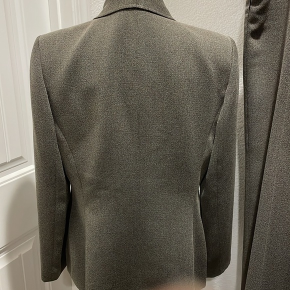 Kasper suit jacket. The jacket is lined, olive black fabric. - Picture 3 of 6